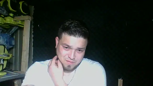 Snapshot of DirtyRcride chatting on March 3, 1:42 am DirtyRcride online show from March 3, 1:42 am