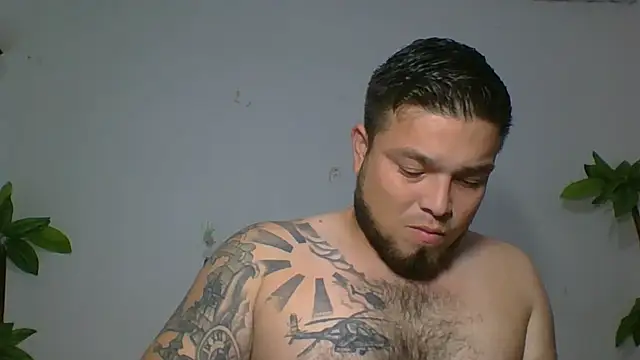 Snapshot of DirtyRcride chatting on October 31, 3:18 am DirtyRcride online show from October 31, 3:18 am