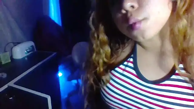 Jennxdolls online show from December 4, 4:32 am