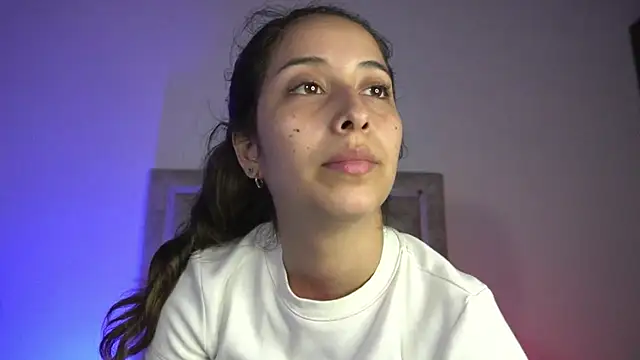 Snapshot of little-Emma chatting on July 21, 11:40 pm little-Emma online show from July 21, 11:40 pm