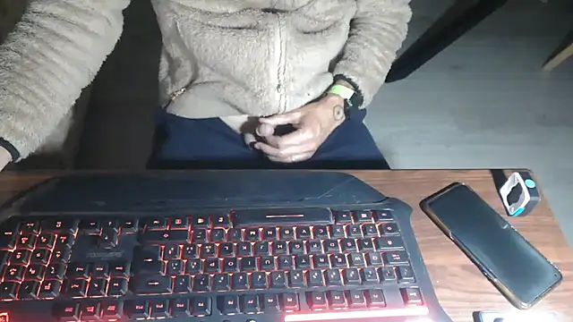 Snapshot of Adri_gard chatting on May 4, 8:38 pm Adri gard online show from May 4, 8:38 pm
