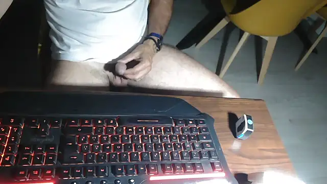 Snapshot of Adri_gard chatting on May 30, 9:12 pm Adri gard online show from May 30, 9:12 pm