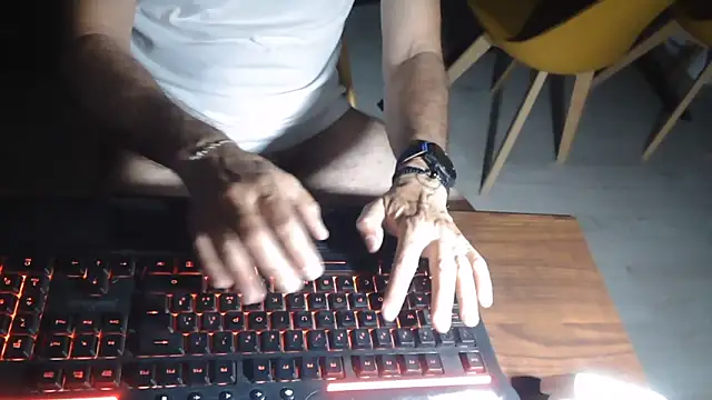 Snapshot of Adri_gard chatting on June 1, 8:32 pm Adri gard online show from June 1, 8:32 pm