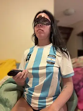 Reinacatchile online show from June 28, 12:27 am