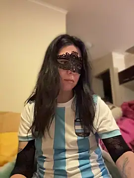Reinacatchile online show from July 3, 1:01 am