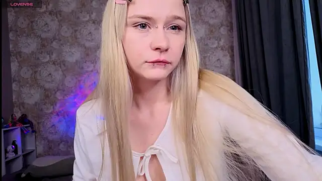 Snapshot of Milia_Parker chatting on July 7, 5:06 pm Milia Parker online show from July 7, 5:06 pm