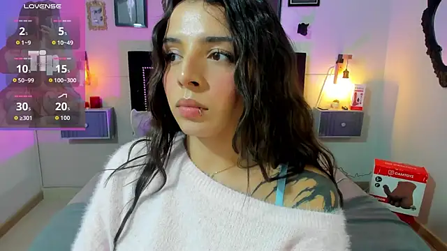 Snapshot of Charlotte__Benett chatting on July 23, 6:00 am Charlotte Benett online show from July 23, 6:00 am