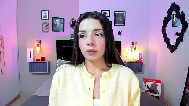 Snapshot of Charlotte__Benett chatting on July 25, 6:00 am Charlotte Benett online show from July 25, 6:00 am