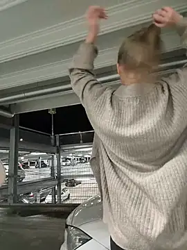 Snapshot of NickyGold_Official chatting on December 21, 9:04 pm NickyGold Official online show from December 21, 9:04 pm