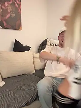 Snapshot of NickyGold_Official chatting on October 28, 10:45 pm NickyGold Official online show from October 28, 10:45 pm