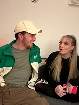 Snapshot of NickyGold_Official chatting on November 17, 9:42 pm NickyGold Official online show from November 17, 9:42 pm