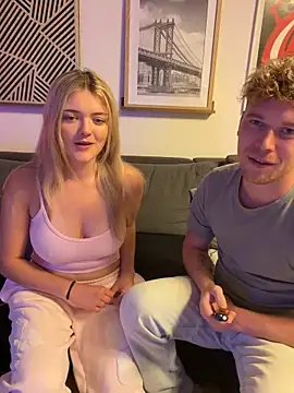 Snapshot of NickyGold_Official chatting on February 25, 5:22 pm NickyGold Official online show from February 25, 5:22 pm