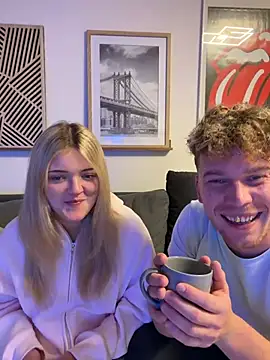 Snapshot of NickyGold_Official chatting on February 27, 9:04 pm NickyGold Official online show from February 27, 9:04 pm