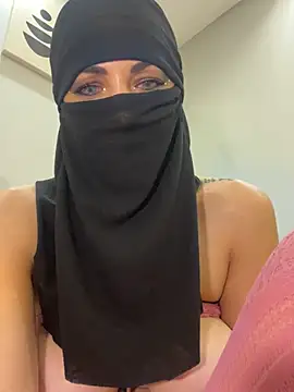 Snapshot of Amberonee31 chatting on February 6, 9:28 pm Amberonee31 online show from February 6, 9:28 pm