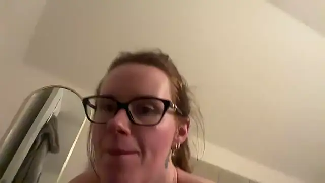 redheadrosie69 online show from March 12, 9:10 pm