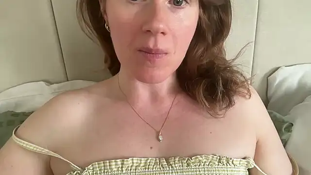 Snapshot of redheadrosie69 chatting on April 19, 12:26 pm redheadrosie69 online show from April 19, 12:26 pm