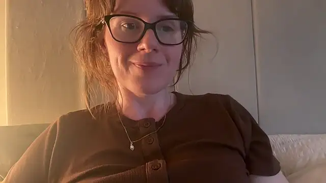 Snapshot of redheadrosie69 chatting on May 5, 7:11 pm redheadrosie69 online show from May 5, 7:11 pm