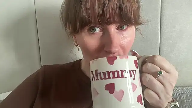 Snapshot of redheadrosie69 chatting on May 8, 8:41 am redheadrosie69 online show from May 8, 8:41 am