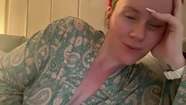 Snapshot of redheadrosie69 chatting on May 26, 6:48 pm redheadrosie69 online show from May 26, 6:48 pm