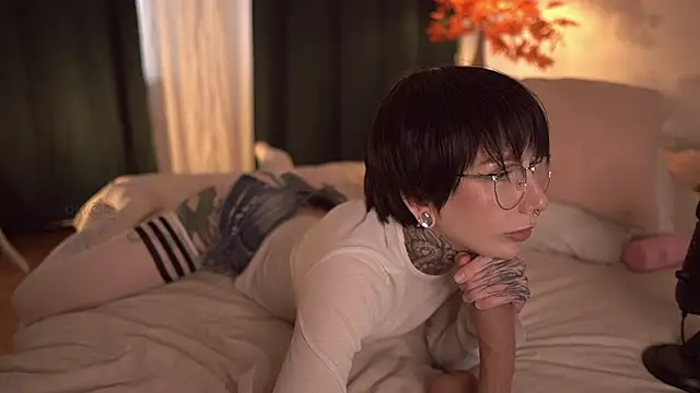 Snapshot of ifuckingtoy_ chatting on October 19, 1:01 pm ifuckingtoy  online show from October 19, 1:01 pm