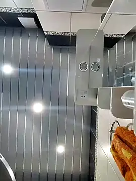 NikaXBerry online show from February 9, 9:37 am