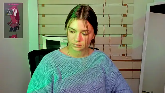 Josephine Kiss online show from December 4, 7:45 pm