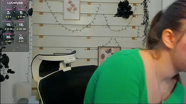 Josephine Kiss online show from February 7, 1:26 pm