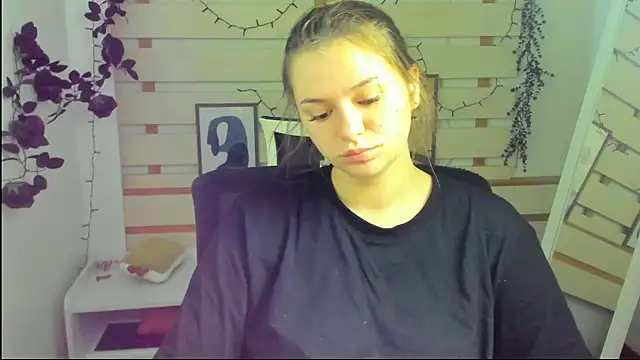 Josephine Kiss online show from April 17, 7:33 am