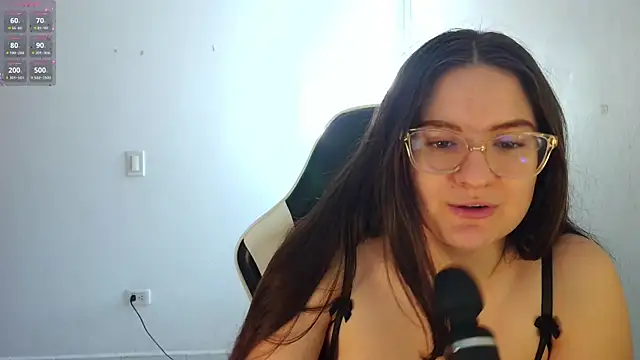 livgomez online show from February 6, 2:09 pm