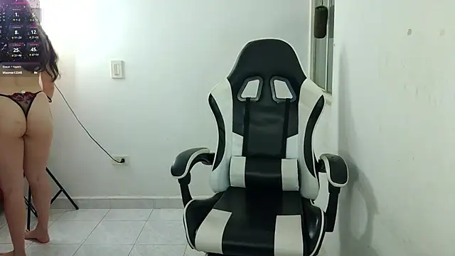 livgomez online show from February 28, 11:50 pm