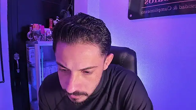 Snapshot of Erick_Wall chatting on June 1, 8:32 pm Erick Wall online show from June 1, 8:32 pm