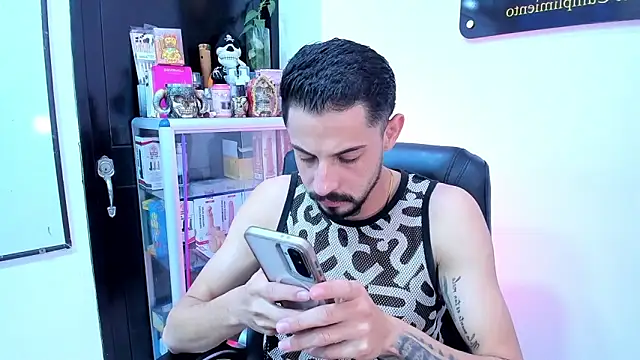 Snapshot of Erick_Wall chatting on June 11, 3:59 am Erick Wall online show from June 11, 3:59 am