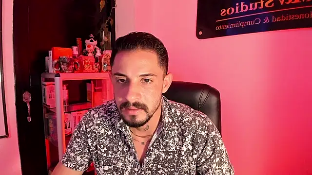 Snapshot of Erick_Wall chatting on June 13, 4:21 am Erick Wall online show from June 13, 4:21 am