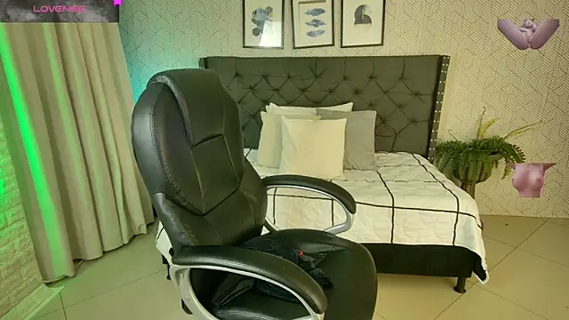 Snapshot of sussy__stone chatting on December 23, 12:41 pm sussy stone online show from December 23, 12:41 pm