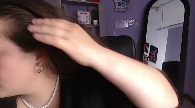 Snapshot of SaraThomso chatting on December 30, 6:20 am SaraThomso online show from December 30, 6:20 am