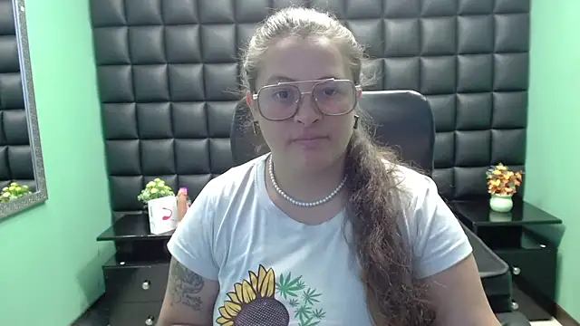 Snapshot of SaraThomso chatting on February 2, 1:30 pm SaraThomso online show from February 2, 1:30 pm