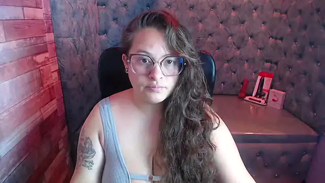 Snapshot of SaraThomso chatting on September 25, 3:21 am SaraThomso online show from September 25, 3:21 am