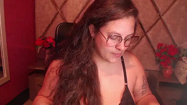 Snapshot of SaraThomso chatting on October 3, 3:47 am SaraThomso online show from October 3, 3:47 am