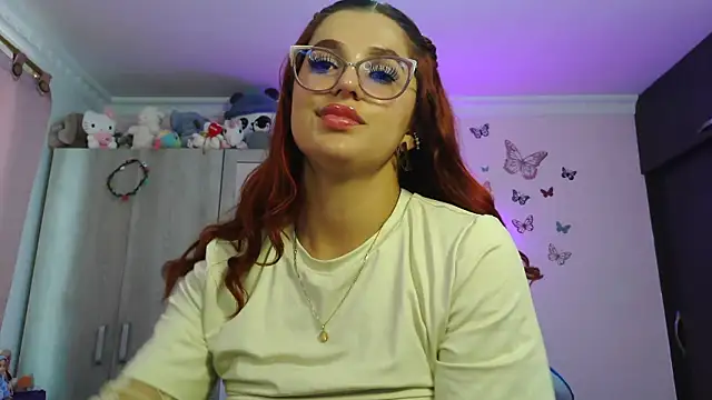 Snapshot of caroline_jonson chatting on April 19, 3:22 pm caroline jonson online show from April 19, 3:22 pm