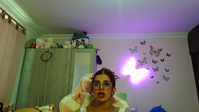 Snapshot of caroline_jonson chatting on April 26, 5:10 pm caroline jonson online show from April 26, 5:10 pm