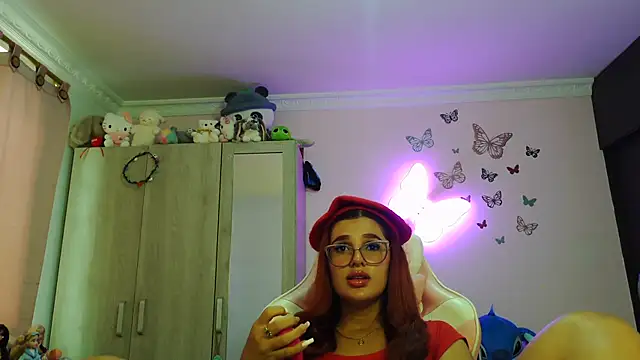 Snapshot of caroline_jonson chatting on April 30, 2:45 pm caroline jonson online show from April 30, 2:45 pm