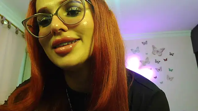 Snapshot of caroline_jonson chatting on June 3, 8:36 pm caroline jonson online show from June 3, 8:36 pm