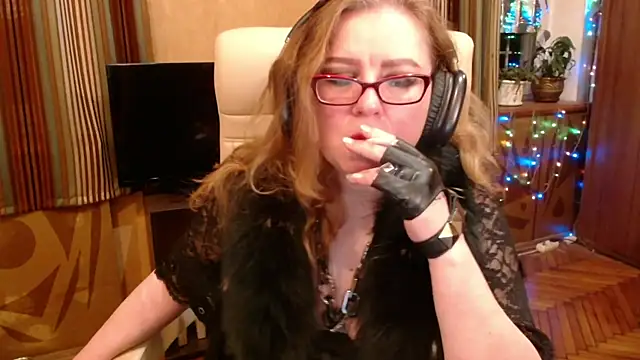 Miss Tress online show from April 10, 11:20 pm