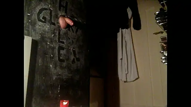 Snapshot of TweakyDude chatting on October 26, 9:21 pm TweakyDude online show from October 26, 9:21 pm