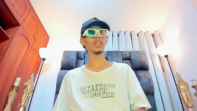 Snapshot of TomyMosterCock chatting on December 12, 12:48 am TomyMosterCock online show from December 12, 12:48 am