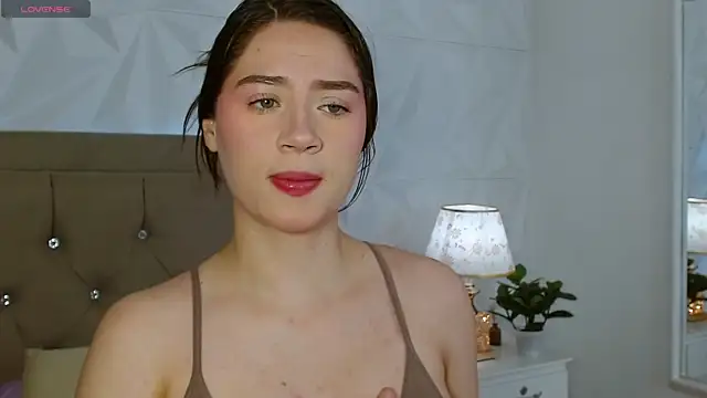 Snapshot of Gwen_drew chatting on April 21, 1:28 pm Gwen drew online show from April 21, 1:28 pm