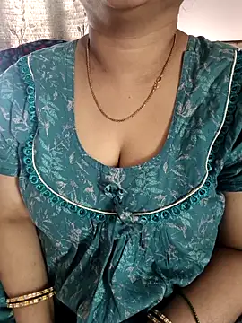 cuteyqueen online show from February 3, 6:40 am