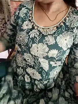 cuteyqueen online show from April 13, 7:47 am