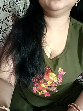 cuteyqueen online show from April 20, 5:43 am