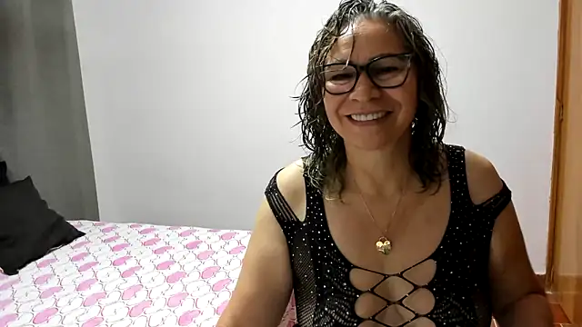 Snapshot of Carlaa-69 chatting on June 16, 9:34 am Carlaa-69 online show from June 16, 9:34 am